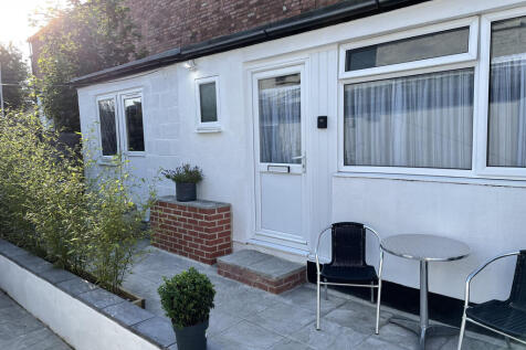 Private Entrance/Outside Area