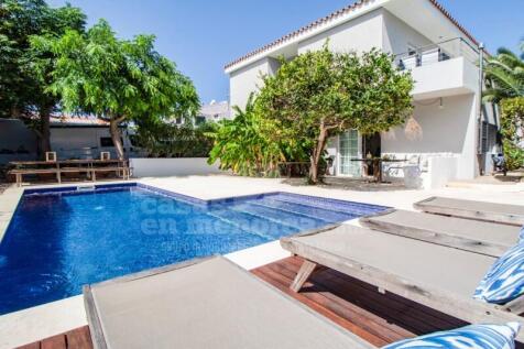 Luxury villa with pool and sea views in Santa Ana, Es Castell
