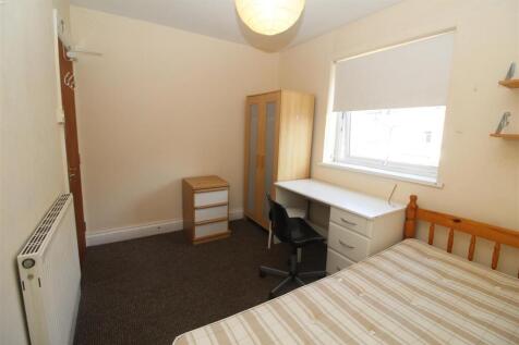 22 Ruthin Gardens 2.jpg