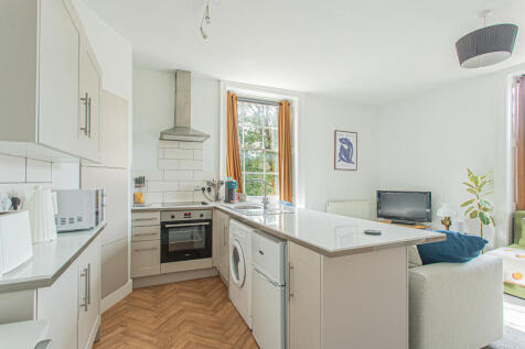 Hillgrove House, Bath Road, Woodchester, Stroud, Gloucestershire photo 2