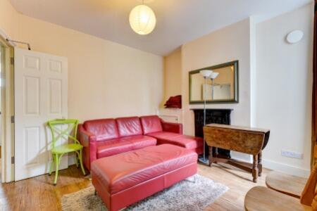 138 Balfour Road Lounge