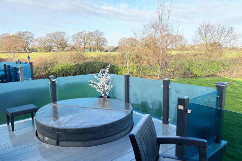 Decking &amp; Hot Tub