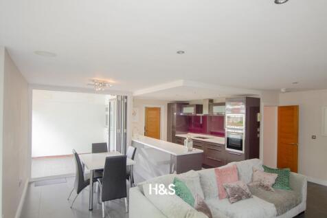 19 Sapphire - Lounge3.jpg