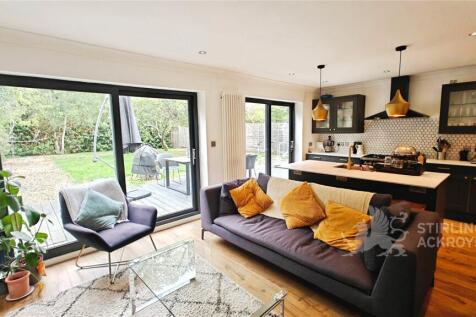 Applegarth Avenue, Guildford, Surrey, GU2 photo 4