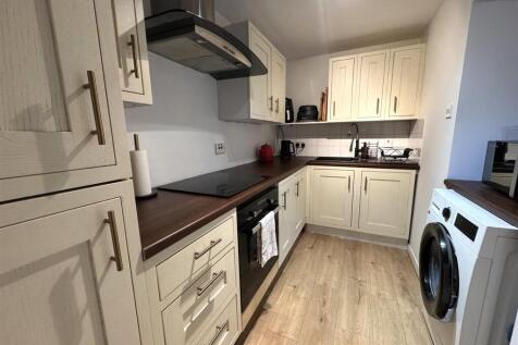 KITCHEN 1.JPG