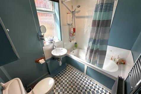 Modern GF Bathroom 822