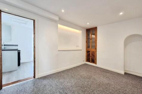 Eliotts Drive, Yeovil photo 4