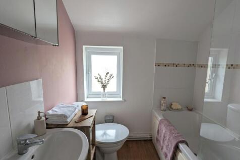 Trinity Lane, Cheltenham, Gloucestershire, GL52 2NT photo 3