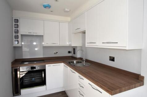 London Road, Cowplain, Waterlooville, Hampshire, PO8 photo 3
