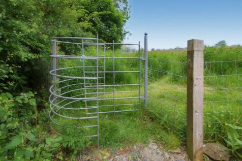 Kissing gate to field