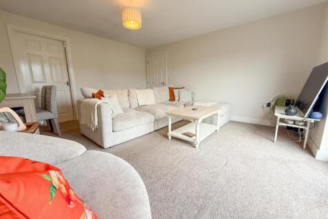 LOUNGE DINING ROOM