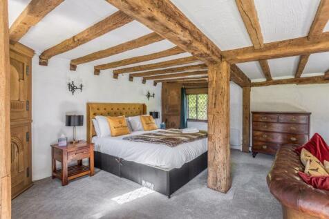 Master Bedroom Main House (2)