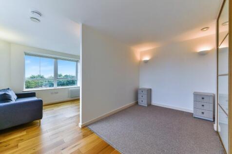 Windmill Road, Sunbury-On-Thames, Surrey, TW16 photo 3