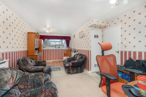 32 Beaumaris Close, Banbury-6.jpg