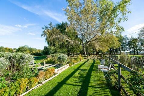 1440px-Upper Lang...