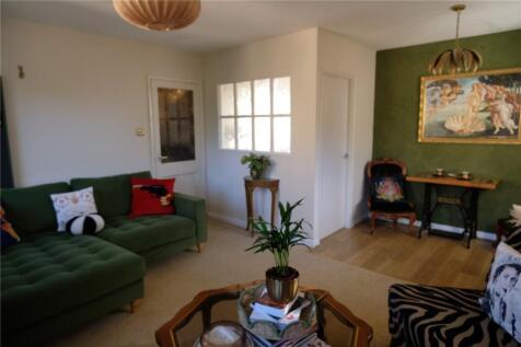 Diamond Close, Fordingbridge, Hampshire, SP6 photo 3