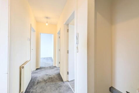 To Let - Warren Court, Westcliffe Road, Birkdale, PR8 - Two Bed Top Floor Apt photo 4