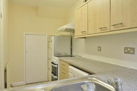 Oakapple Close, Broadfield, Crawley photo 3