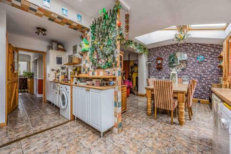 59 Woodfield Avenue, Drayton-Small-PorticoMarketin