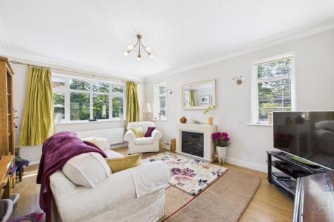 CAM02386G0-PR0141-STILL017