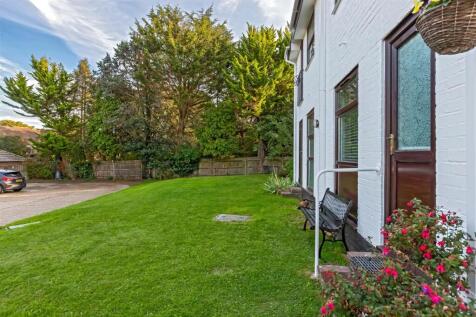 Floral Dene Court_10.jpg