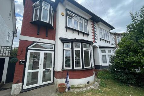 Katherine Gardens, Hainault, Barkingside  photo 3