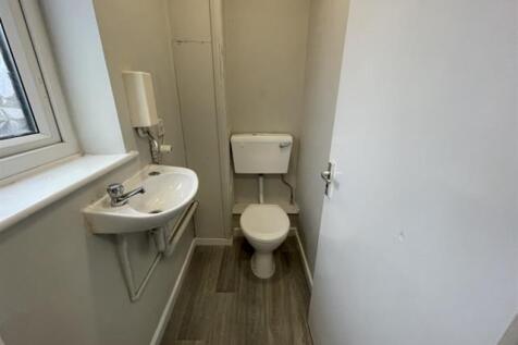 Cloakroom/wc