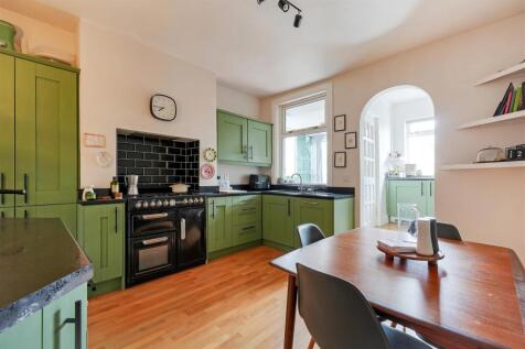 Kitchen 1.jpg