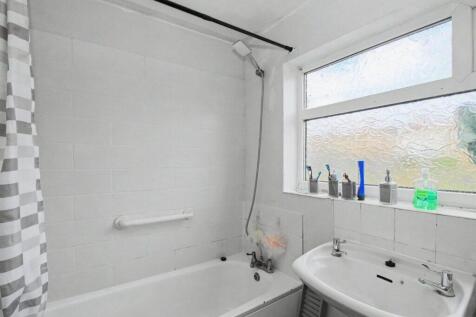 Harold Street - Bathroom