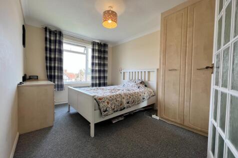 Wallace Avenue, Worthing, BN11 photo 5