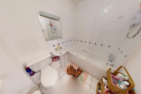 Flat 45 Royal Victoria Court  photo 4