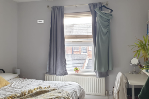 Extra Large 4 Bed Student House // SEP 2027 photo 4