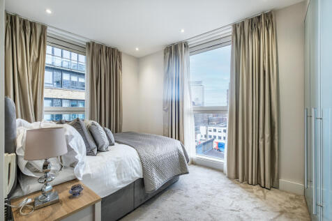 Dual Aspect Main Bedroom