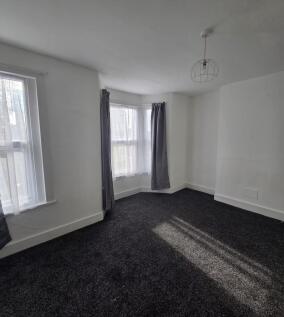 The Warren, Manor Park, Newham, London photo 5