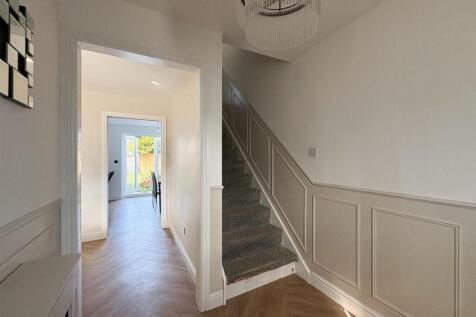Hallway-1.jpg