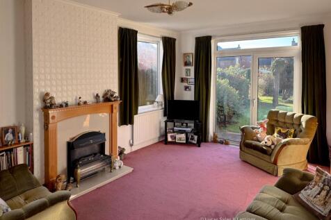 86 Harborough Rd Desborough-3.jpg