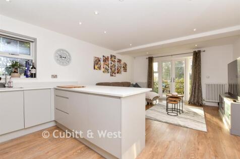 Kitchen / Lounge / Diner