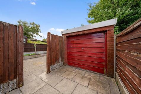 14 MONTGOMERY CLOSE-9.jpg