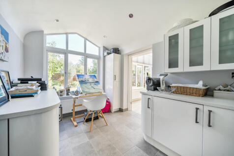 1349209-11-68beca...