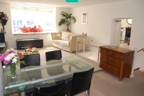 Large South facing Lounge/Diner
