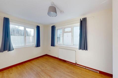 Bedroom 2 - Angle...