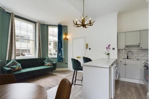 CAM01740G0-PR0071-STILL012