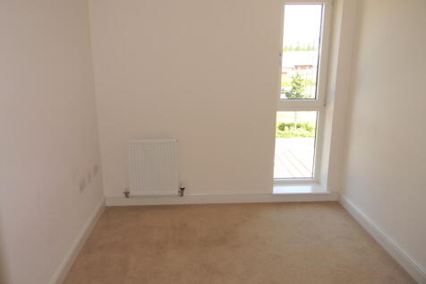 Commonwealth Drive | Crawley | RH10 | New Move Estate Agents photo 5