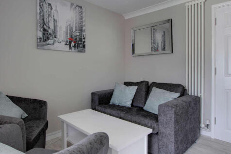 Barry Avenue photo 5