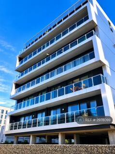 10 Gavin Bank - Frontage