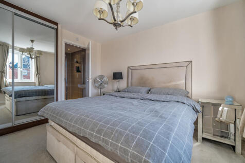 1376875-13-692073...