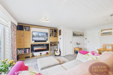 Crescent Lodge