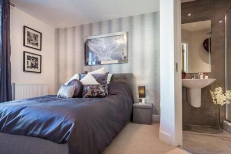 5 QueensgateBedroom en suite.jpg