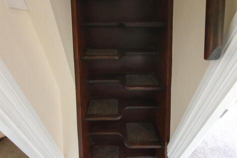Paddle stairs to loft room.jpg