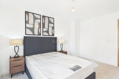 Brand new 1 bedroom apartment in the Bridgewater Wharf development, fully furnished to high standard, avaialble immeidately!